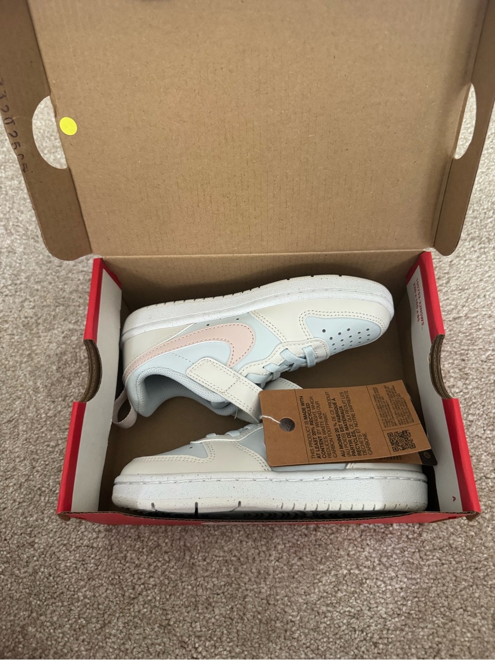 New in box Nike court borough girls size 11 - light pink